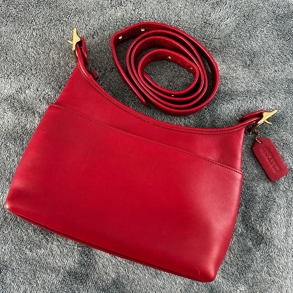 Authentic Vintage Coach 9136 Legacy Zip in Red